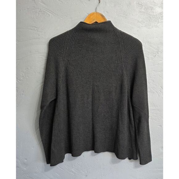 Elie Tahari Woman's Grey Sweater Size Small - Picture 3 of 5